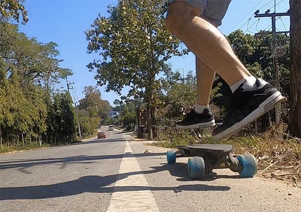 Jumping onto the Vokboard Pilot ER to start a test ride